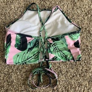 size small cute top that cross ties in back